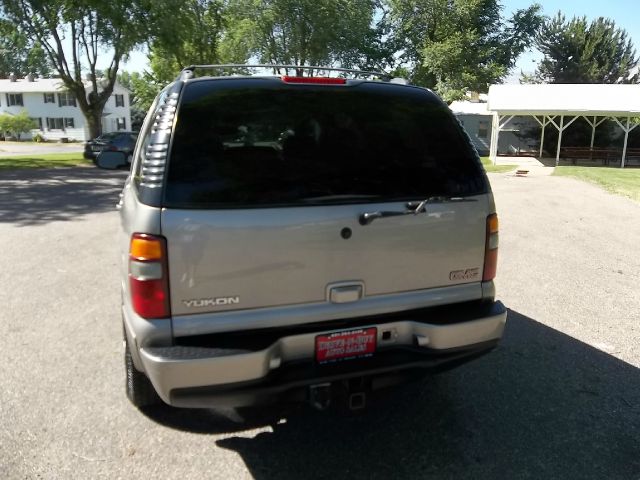 GMC Yukon 2003 photo 2