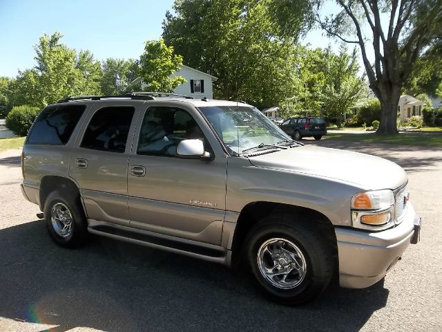 GMC Yukon 2003 photo 3