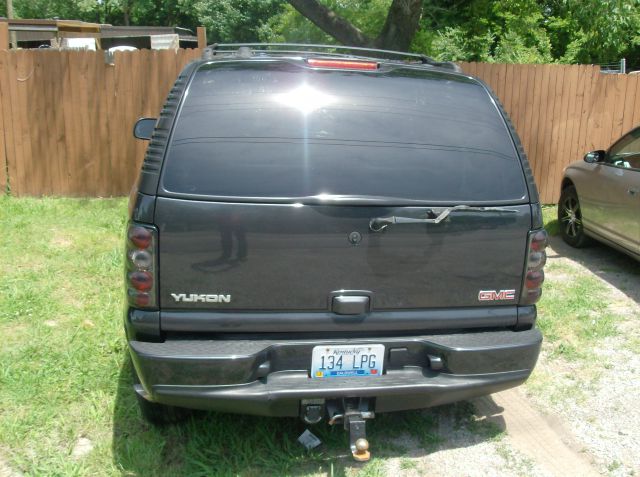 GMC Yukon 2003 photo 2