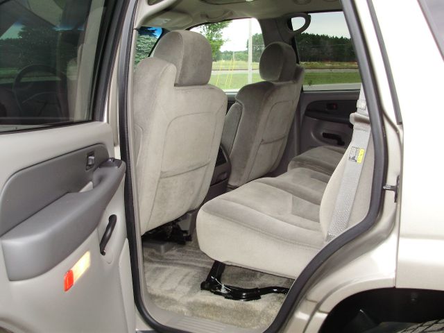 GMC Yukon 2003 photo 2