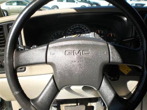 GMC Yukon 2003 photo 2