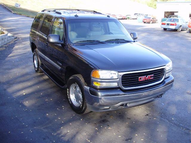GMC Yukon 2003 photo 2