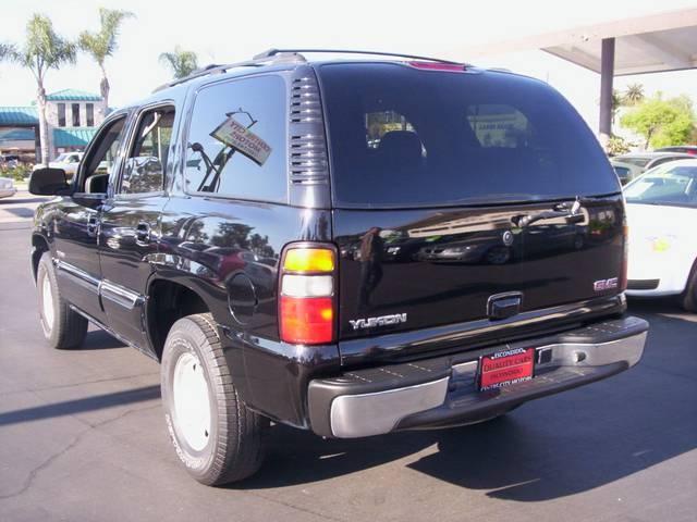 GMC Yukon 2004 photo 3