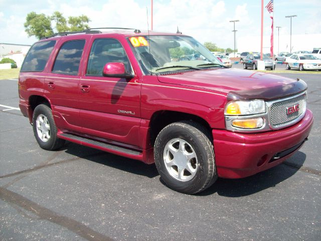 GMC Yukon 2004 photo 1
