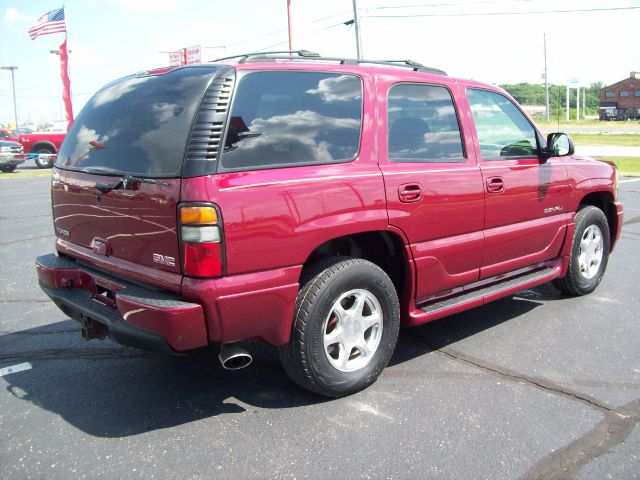 GMC Yukon 2004 photo 2