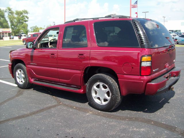 GMC Yukon 2004 photo 3
