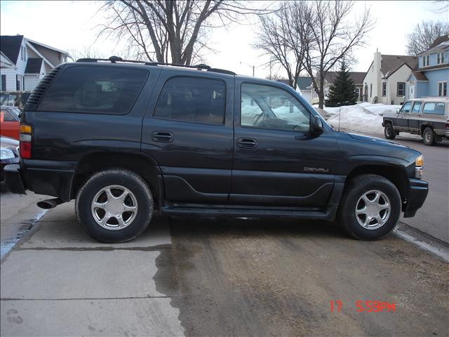 GMC Yukon 2004 photo 1