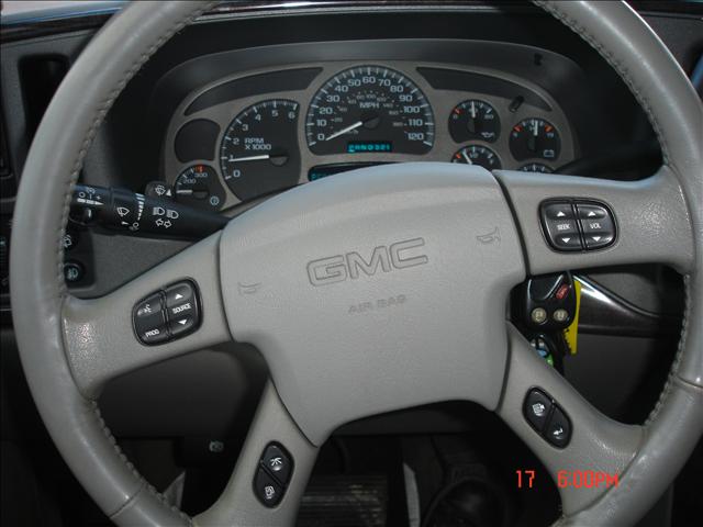 GMC Yukon 2004 photo 4