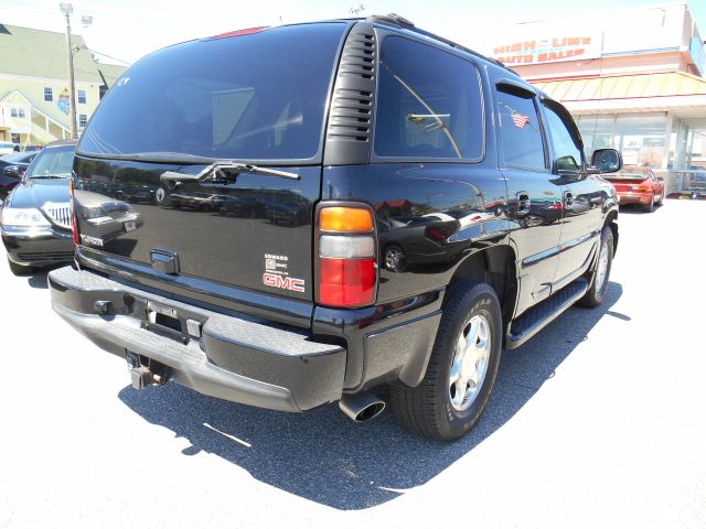 GMC Yukon 2004 photo 1