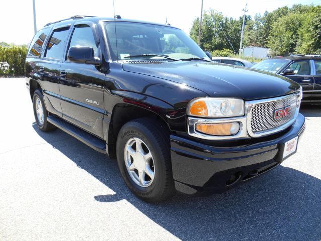 GMC Yukon 2004 photo 2