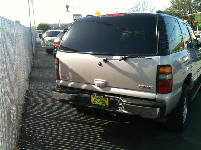 GMC Yukon 2004 photo 1
