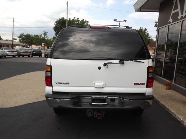 GMC Yukon 2004 photo 4