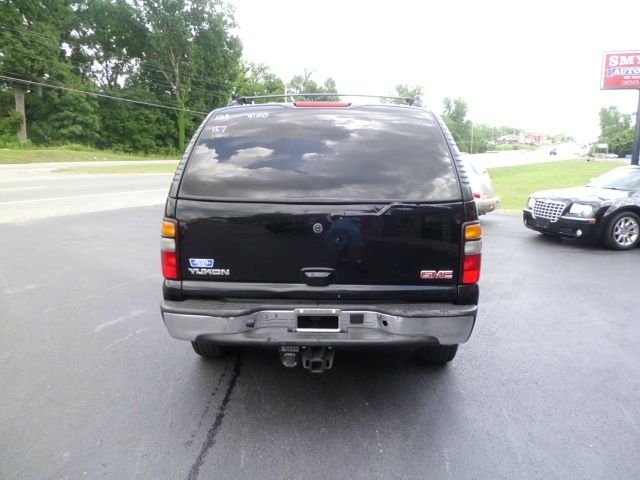 GMC Yukon 2004 photo 1