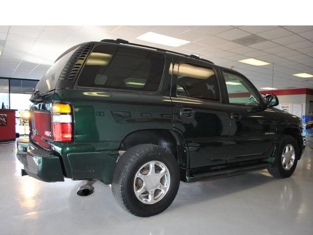 GMC Yukon 2004 photo 2