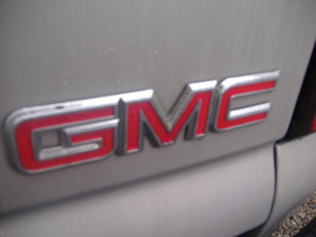 GMC Yukon 2004 photo 1