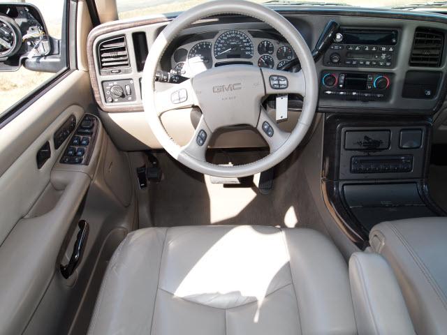 GMC Yukon 2004 photo 1
