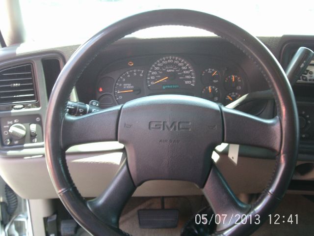 GMC Yukon 2004 photo 3