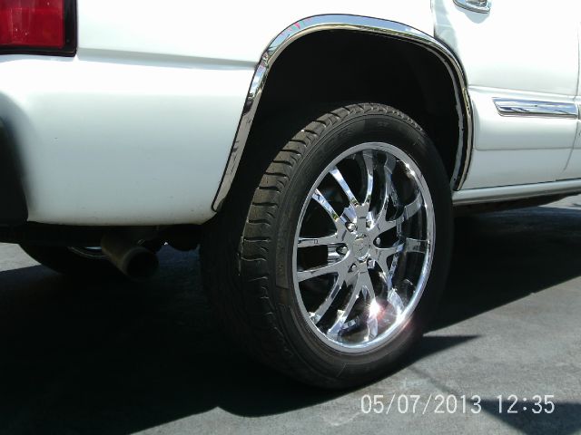 GMC Yukon 2004 photo 9