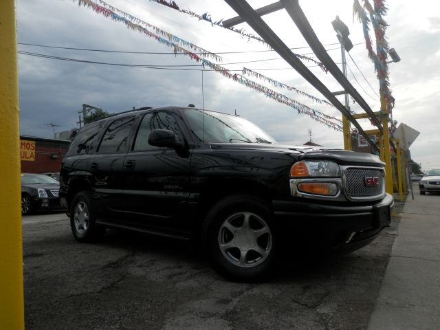 GMC Yukon 2004 photo 1