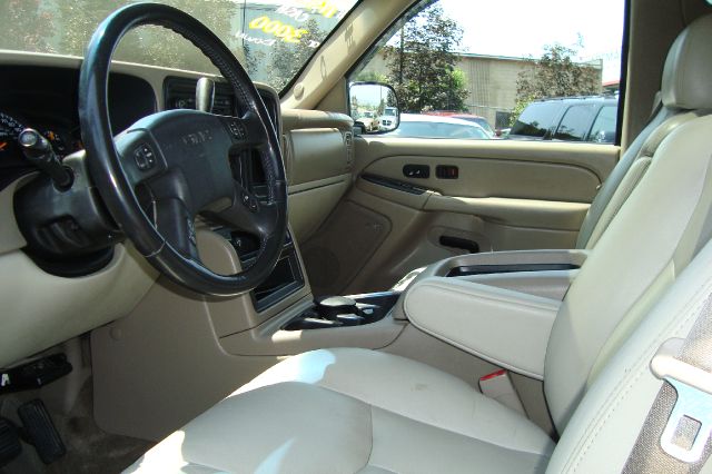 GMC Yukon 2004 photo 1