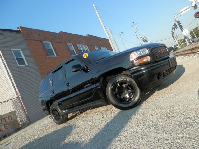 GMC Yukon 2004 photo 2