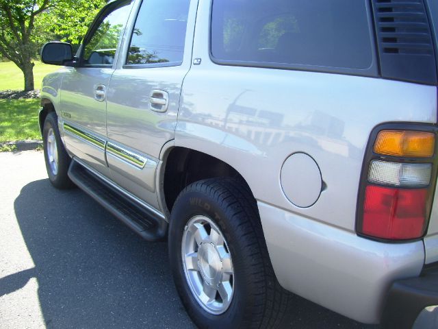 GMC Yukon 2004 photo 1
