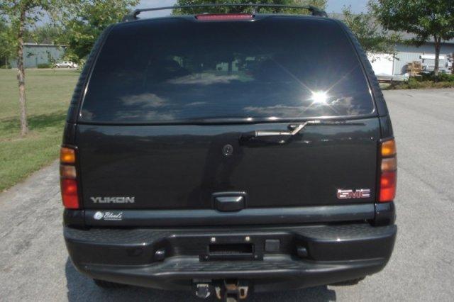 GMC Yukon 2004 photo 3