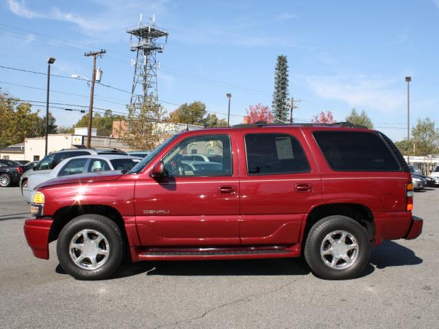GMC Yukon 2004 photo 1