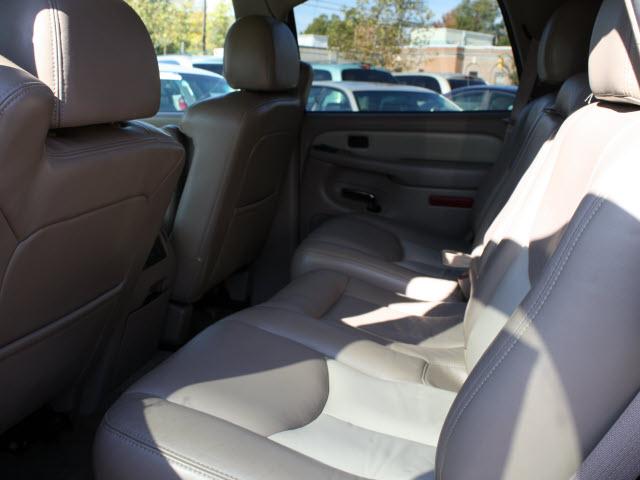 GMC Yukon 2004 photo 3