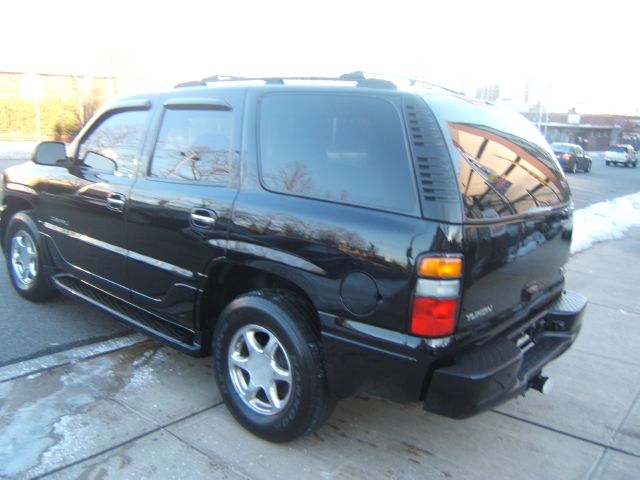 GMC Yukon 2004 photo 1