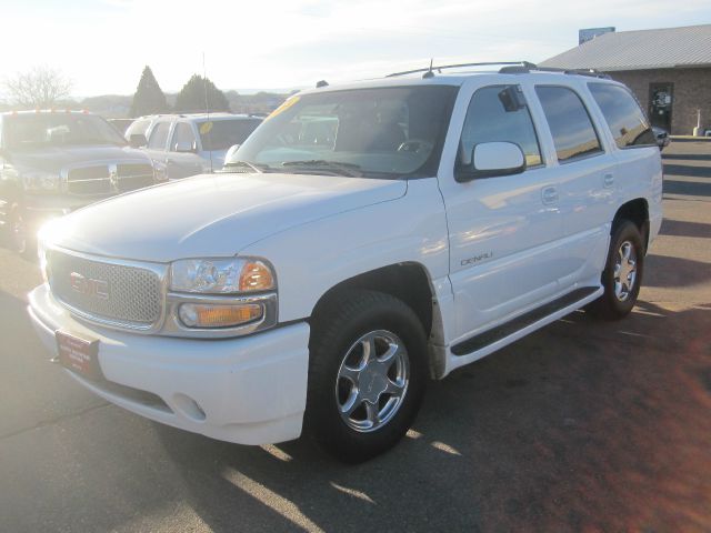GMC Yukon 2004 photo 1