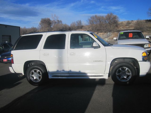 GMC Yukon 2004 photo 2