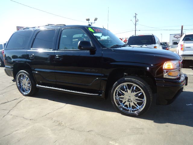 GMC Yukon 2004 photo 2