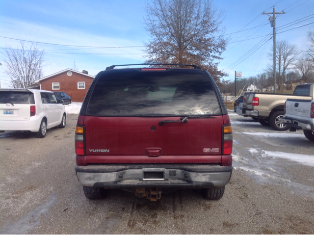 GMC Yukon 2004 photo 2