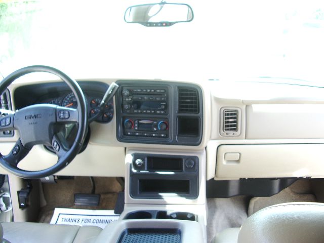 GMC Yukon 2004 photo 4