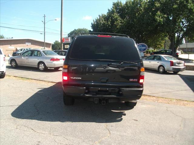 GMC Yukon 2004 photo 1