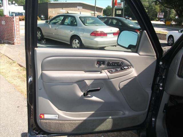 GMC Yukon 2004 photo 2