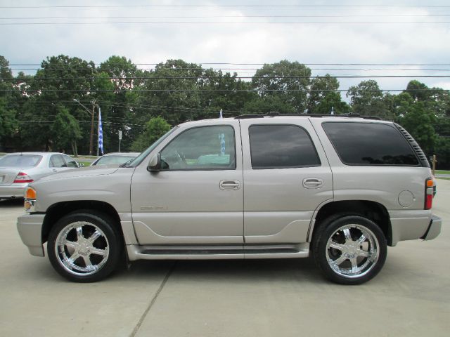 GMC Yukon 2004 photo 2