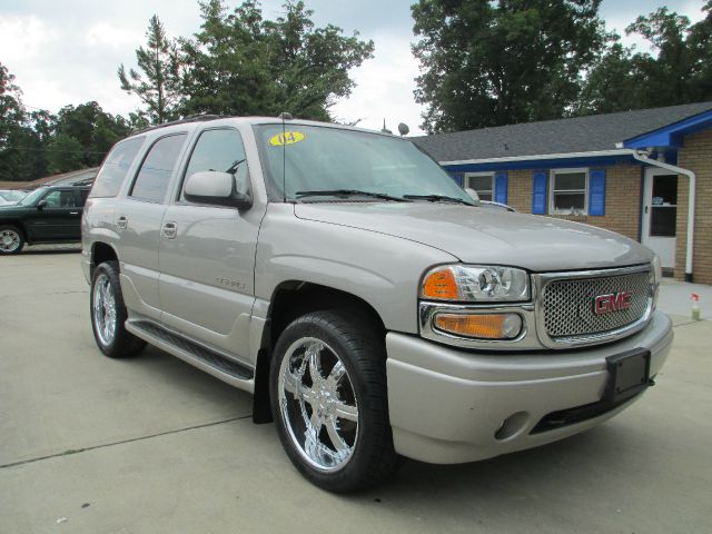 GMC Yukon 2004 photo 3