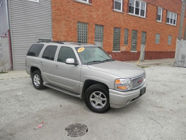GMC Yukon 2004 photo 1