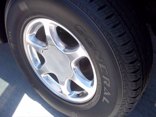 GMC Yukon 2004 photo 1