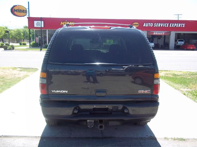 GMC Yukon 2004 photo 16