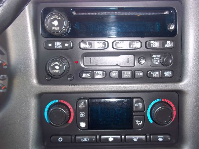 GMC Yukon 2004 photo 2