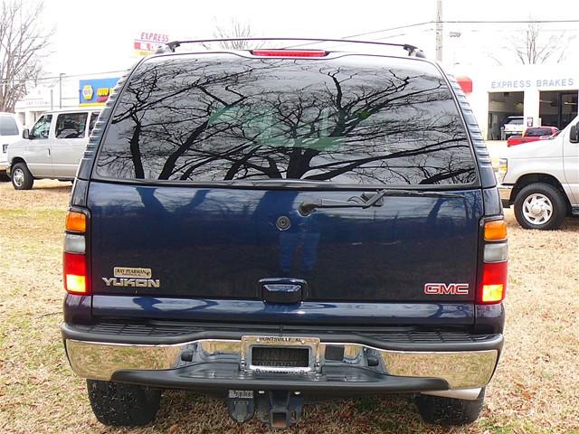 GMC Yukon 2004 photo 2