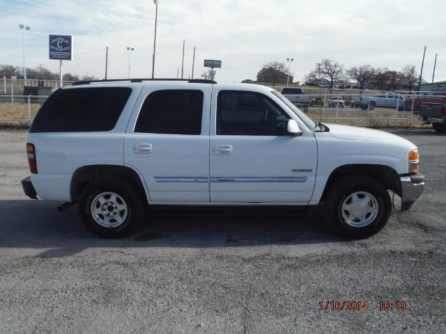 GMC Yukon 2004 photo 2