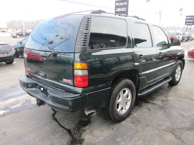 GMC Yukon 2004 photo 2