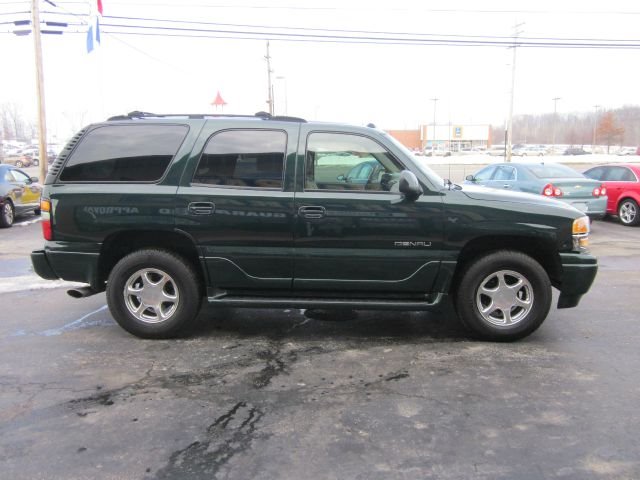 GMC Yukon 2004 photo 3