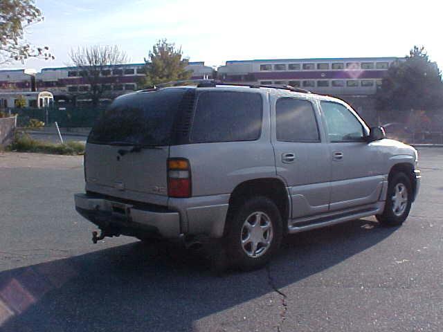GMC Yukon 2004 photo 4