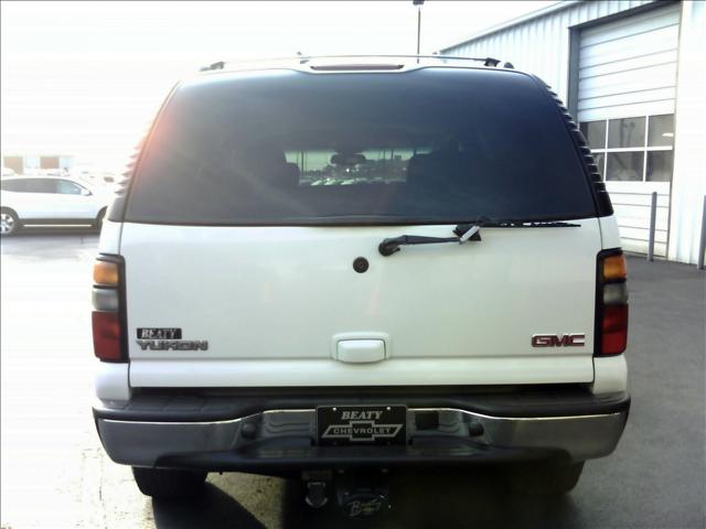 GMC Yukon 2005 photo 2