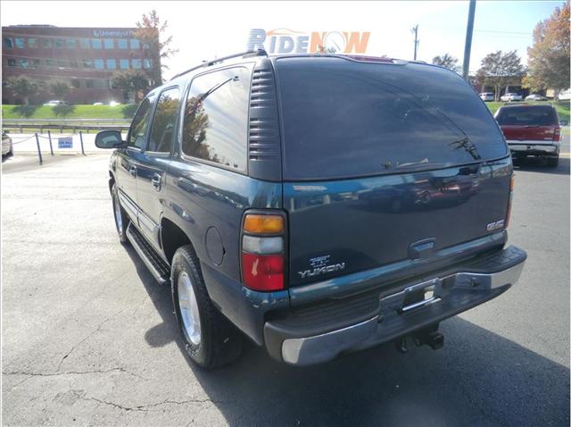 GMC Yukon 2005 photo 2